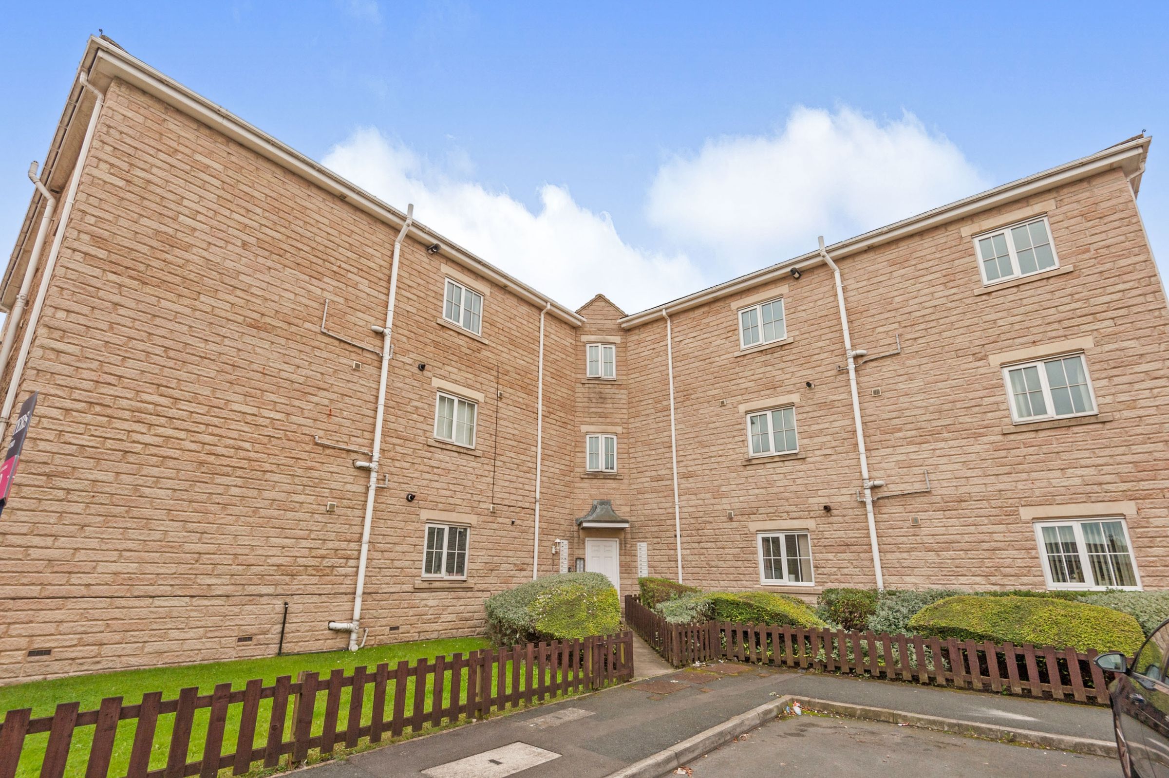 2 bed flat for sale in Minster Drive, Bradford BD4 Zoopla