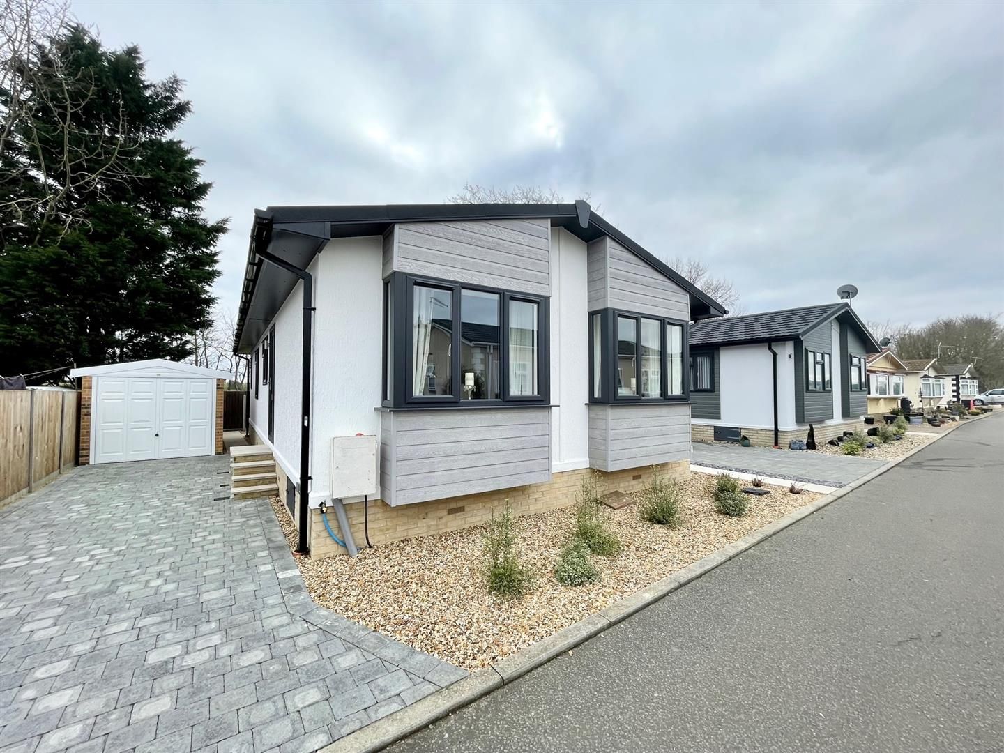 2 bed mobile/park home for sale in Cathedral View Park, Witchford, Ely