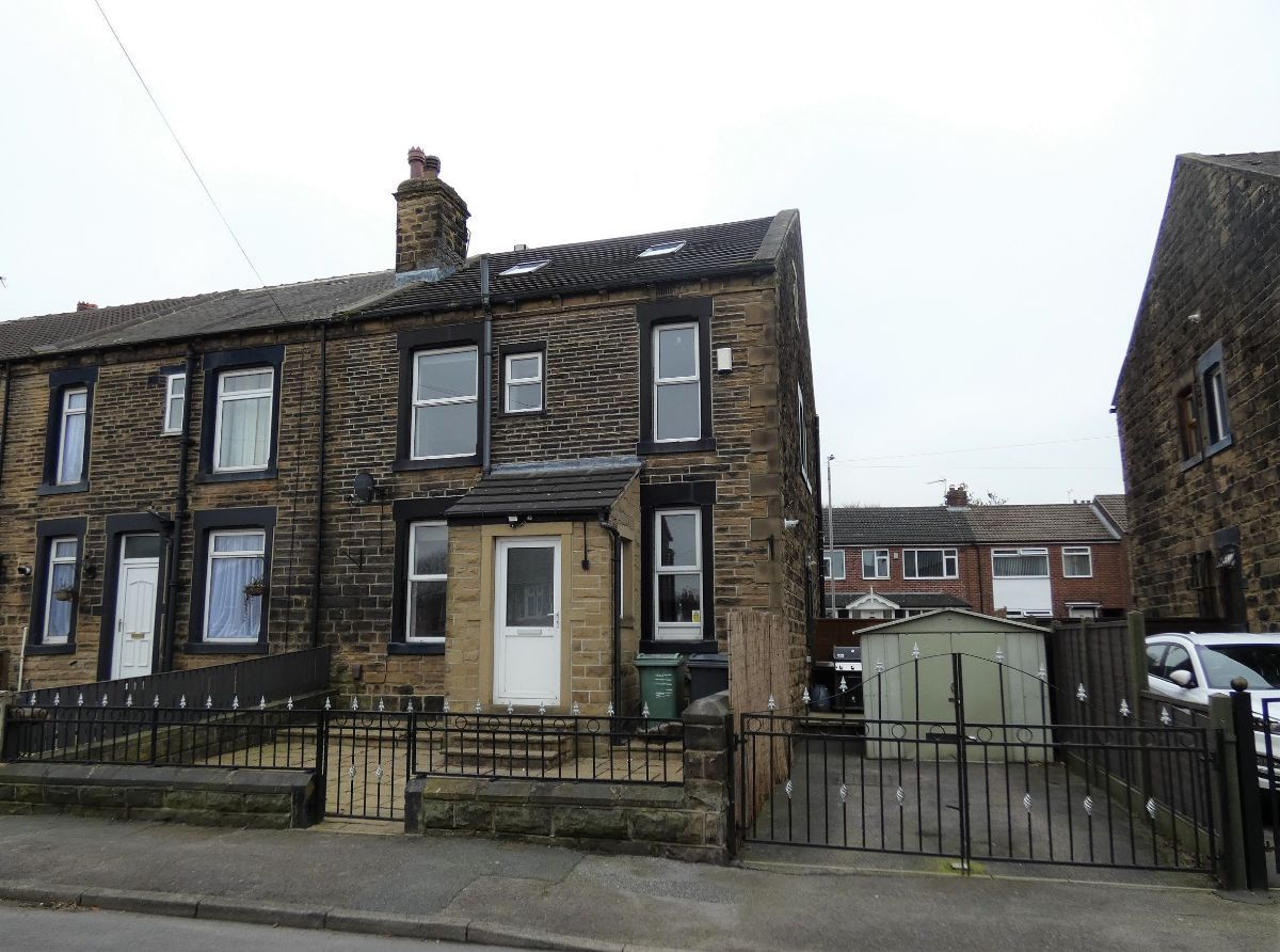 3 bed end terrace house to rent in Springfield Lane, Morley, Leeds LS27