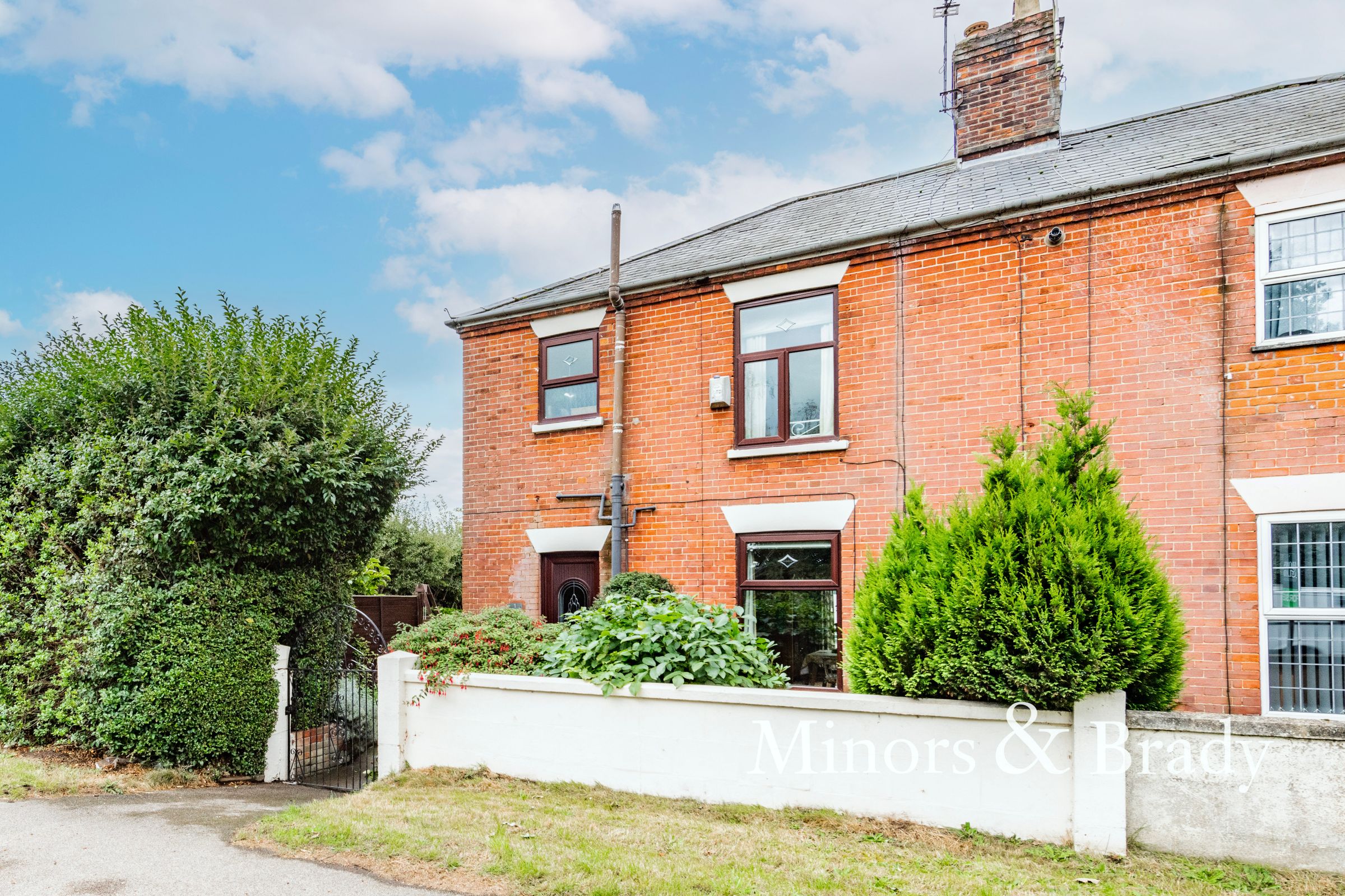 4 bed semidetached house for sale in Lowestoft Road, Gorleston, Great