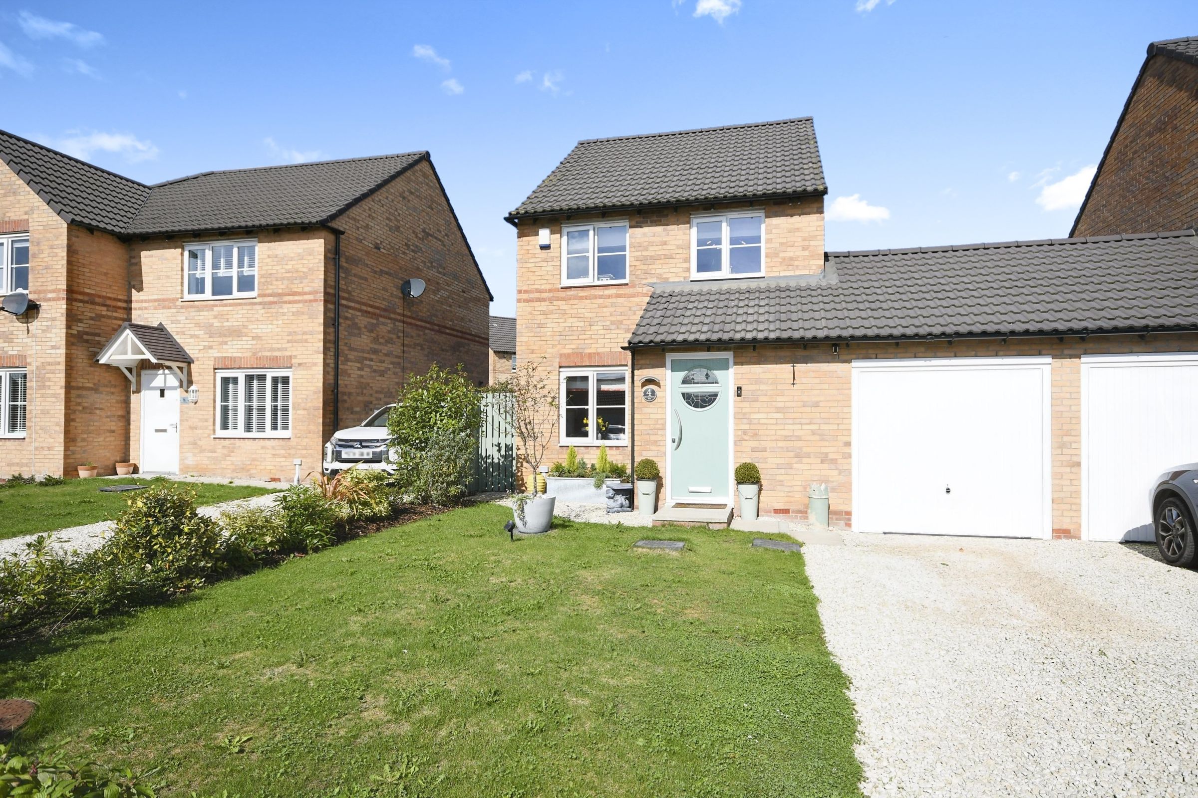 3 bed linkdetached house for sale in Moorspring Way, Old Tupton
