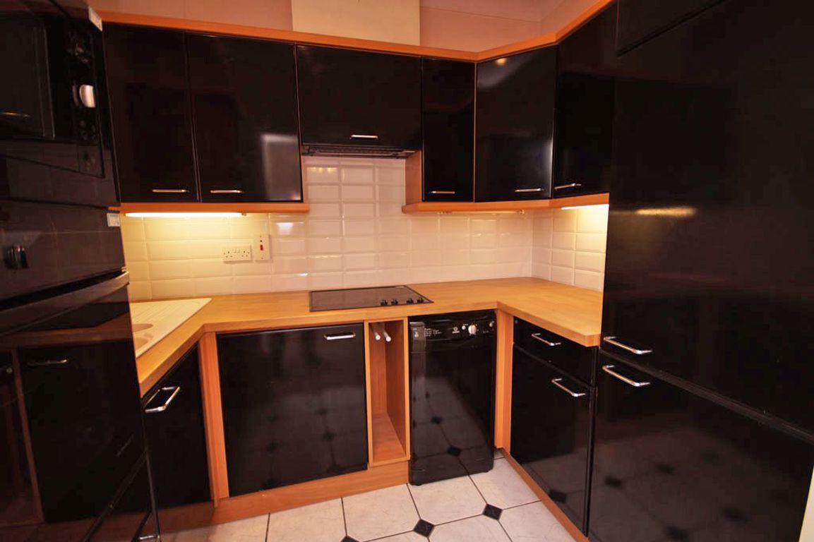 2 bed flat to rent in Montpellier Spa Road, Cheltenham GL50 Zoopla