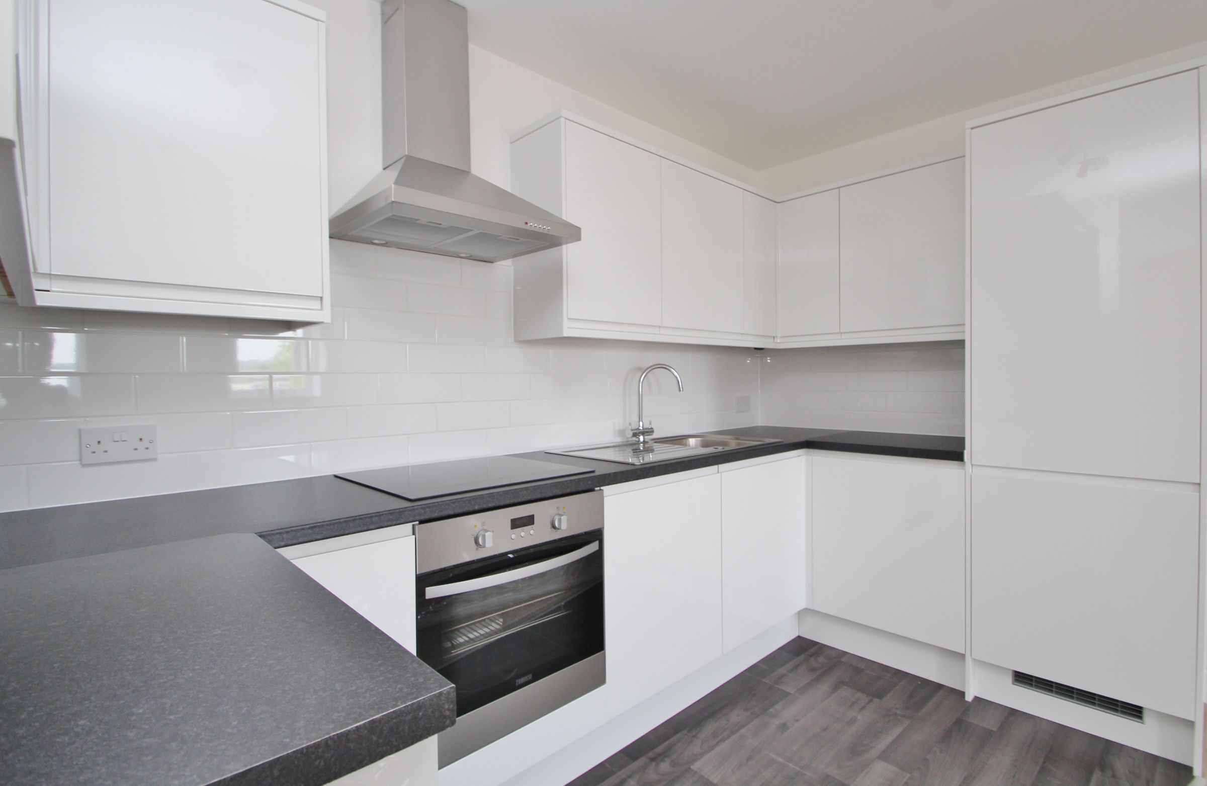 2 bed flat to rent in Dunbar Road, New Malden, Surrey KT3 Zoopla