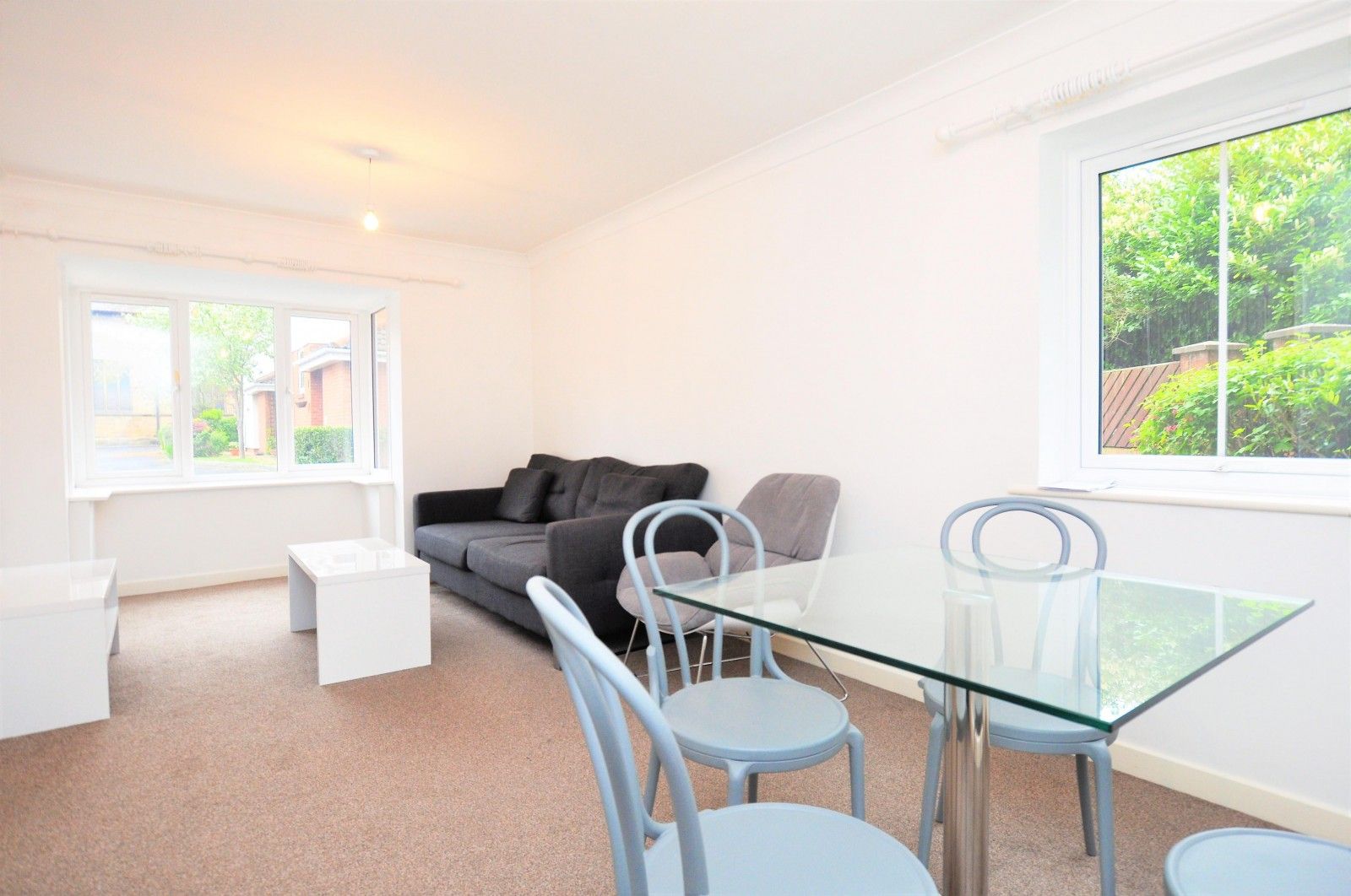 2 bed flat to rent in Jesmond Place, Jesmond, Newcastle Upon Tyne NE2
