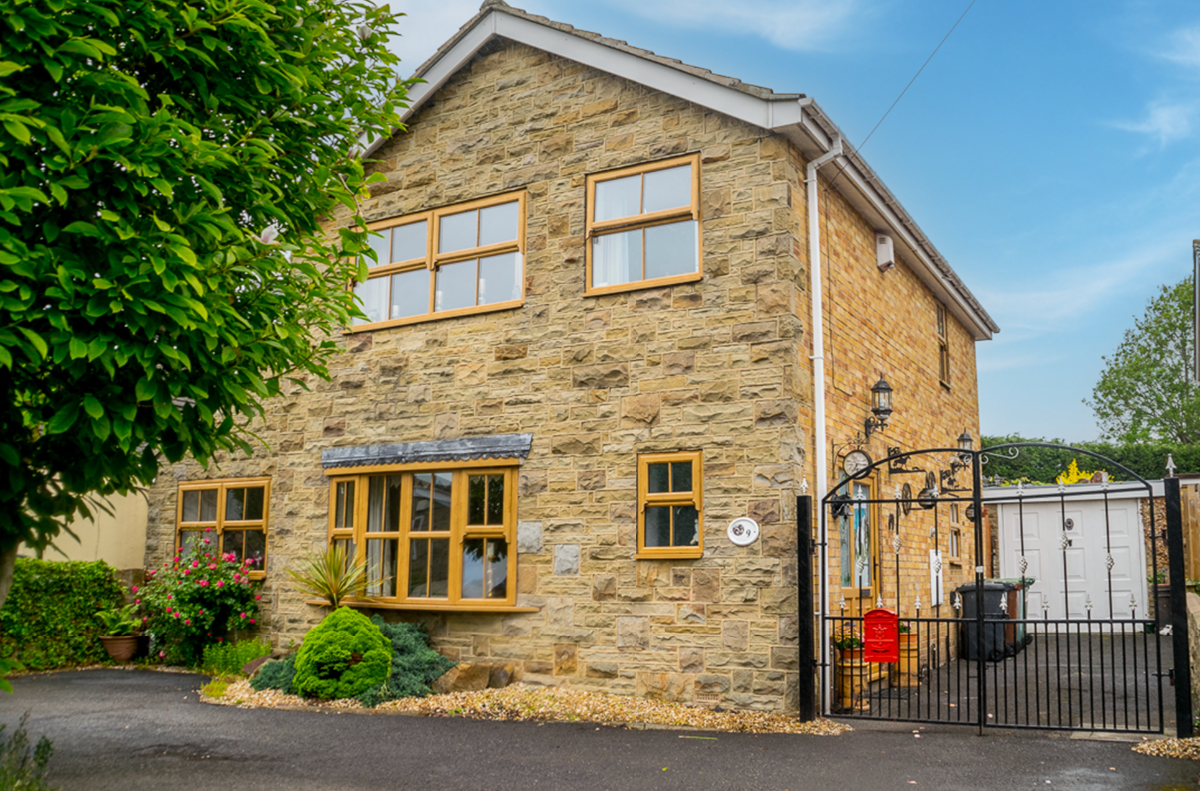 3 bed detached house for sale in Batley Road, Tingley, Wakefield WF3