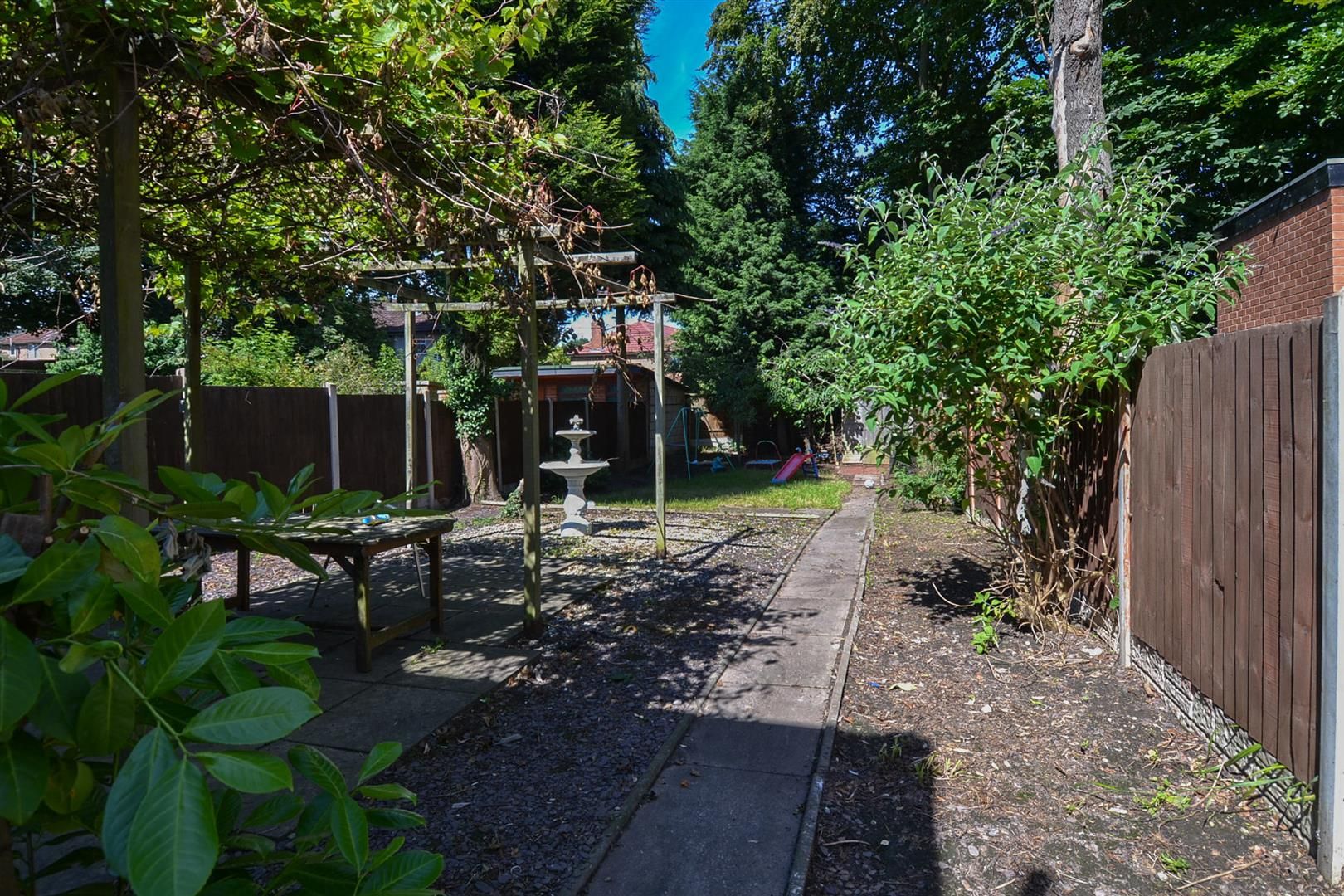 3 bed semidetached house to rent in Sunbury Road, Northfield