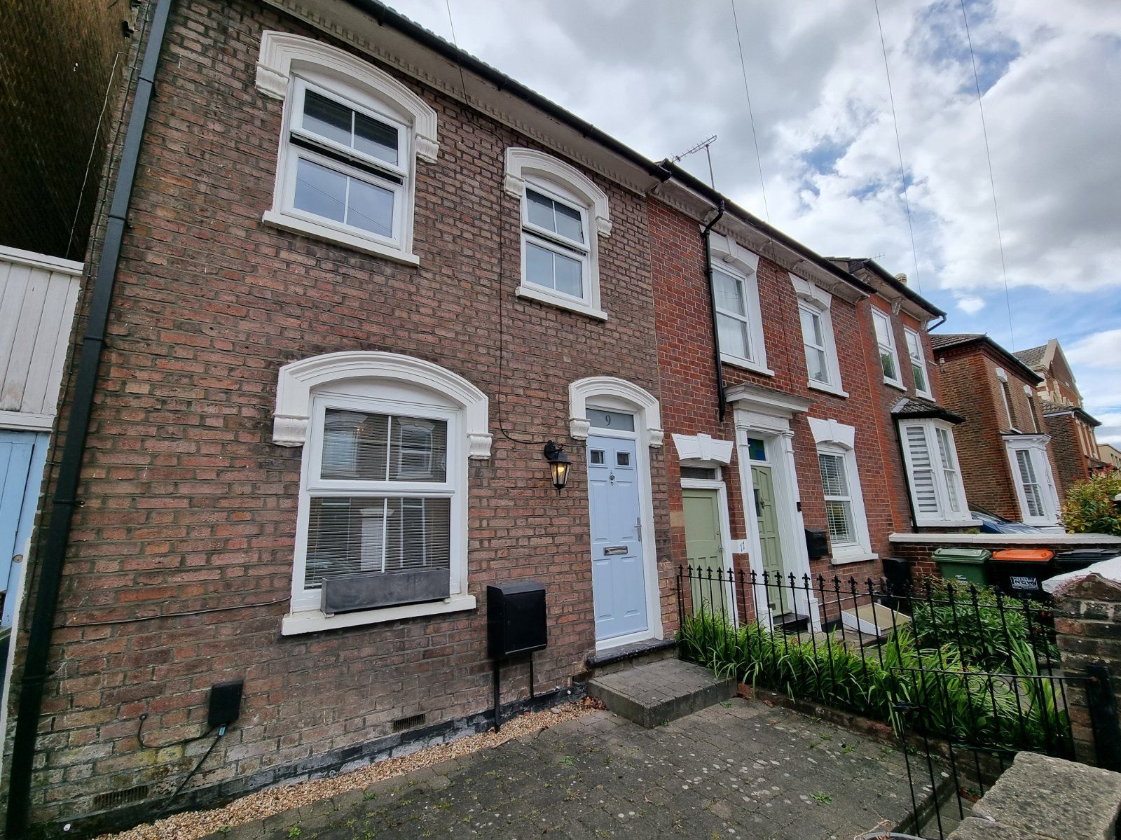2 bed end terrace house for sale in Victoria Street, Dunstable