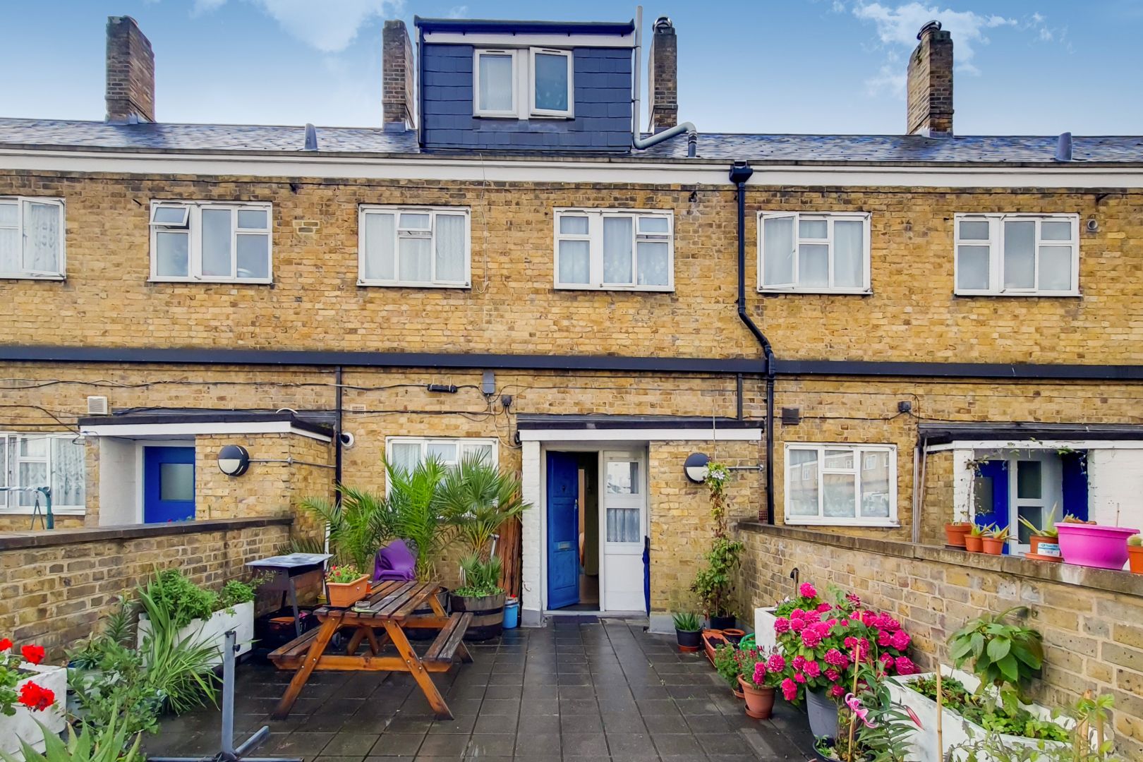 Market Square, London E14  