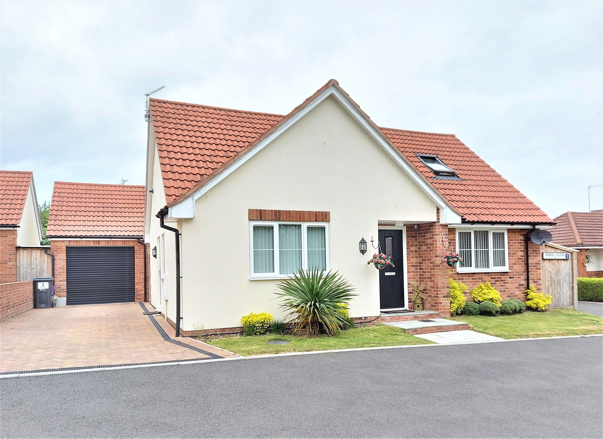 3 bed detached bungalow for sale in Shires Close, Minehead TA24 Zoopla