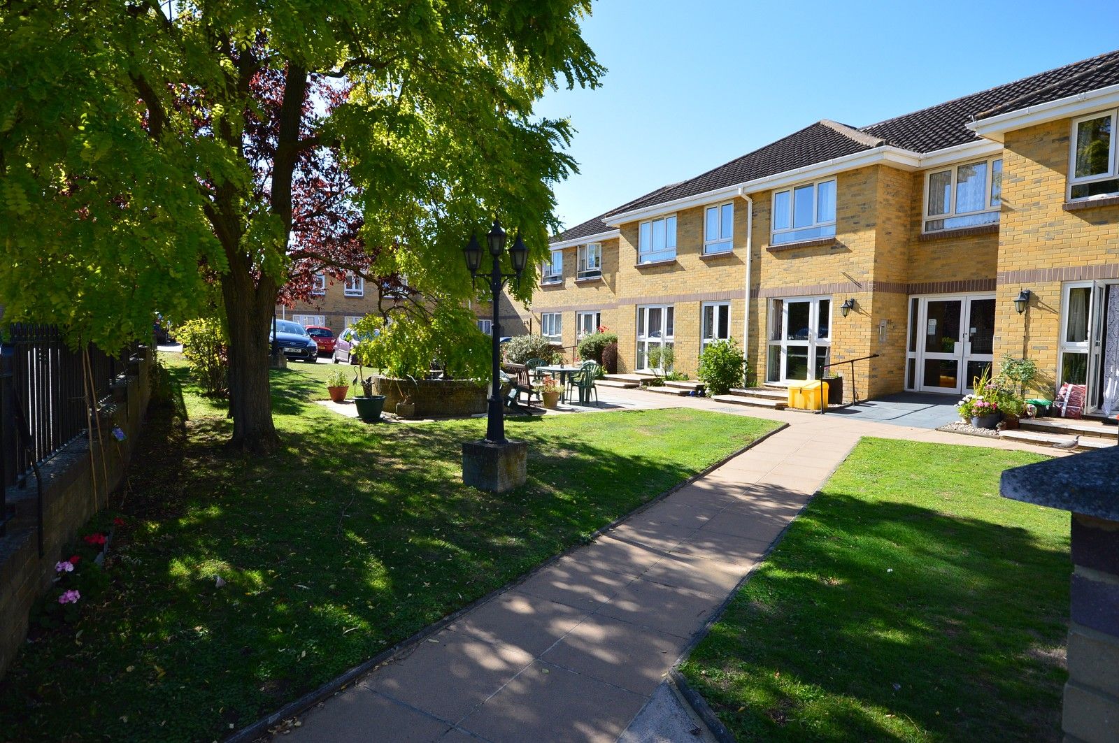 1 bed flat for sale in Clayton Road, Chessington, Surrey. KT9 Zoopla