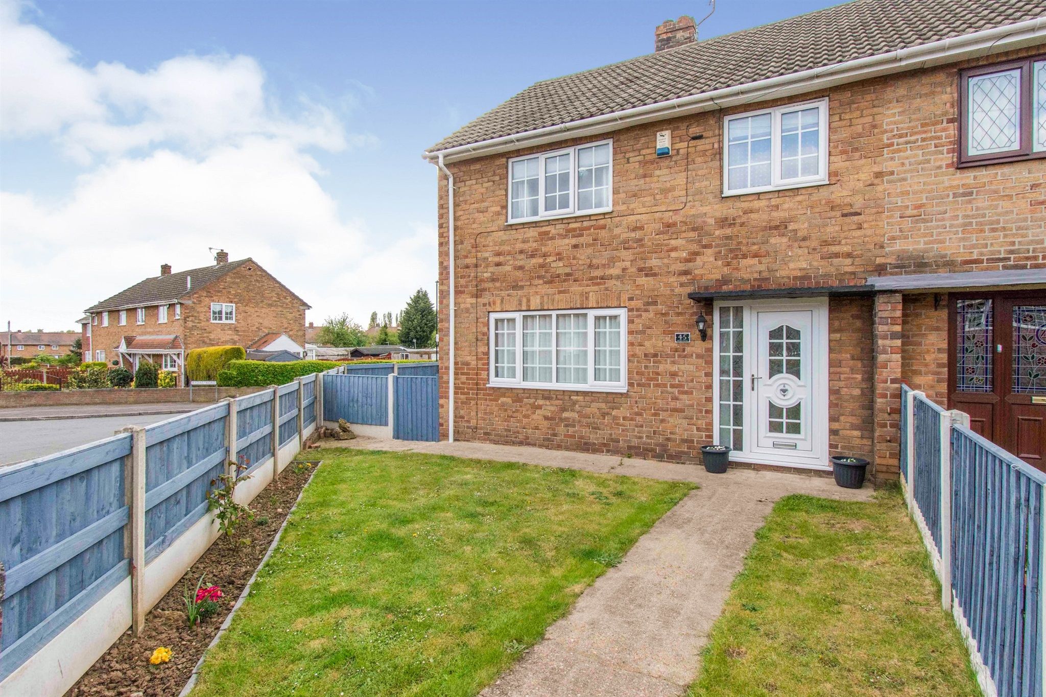 4 bed semidetached house for sale in Milton Road, Carcroft, Doncaster