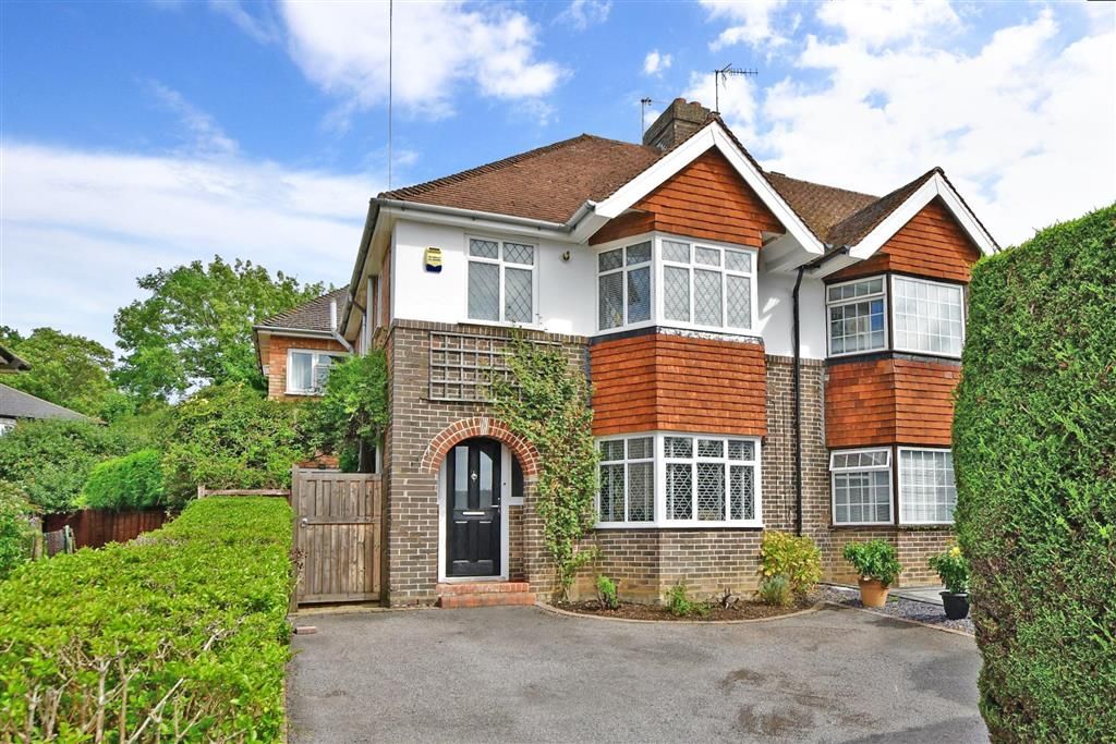 3 bed semidetached house for sale in Tonbridge Road, Hildenborough