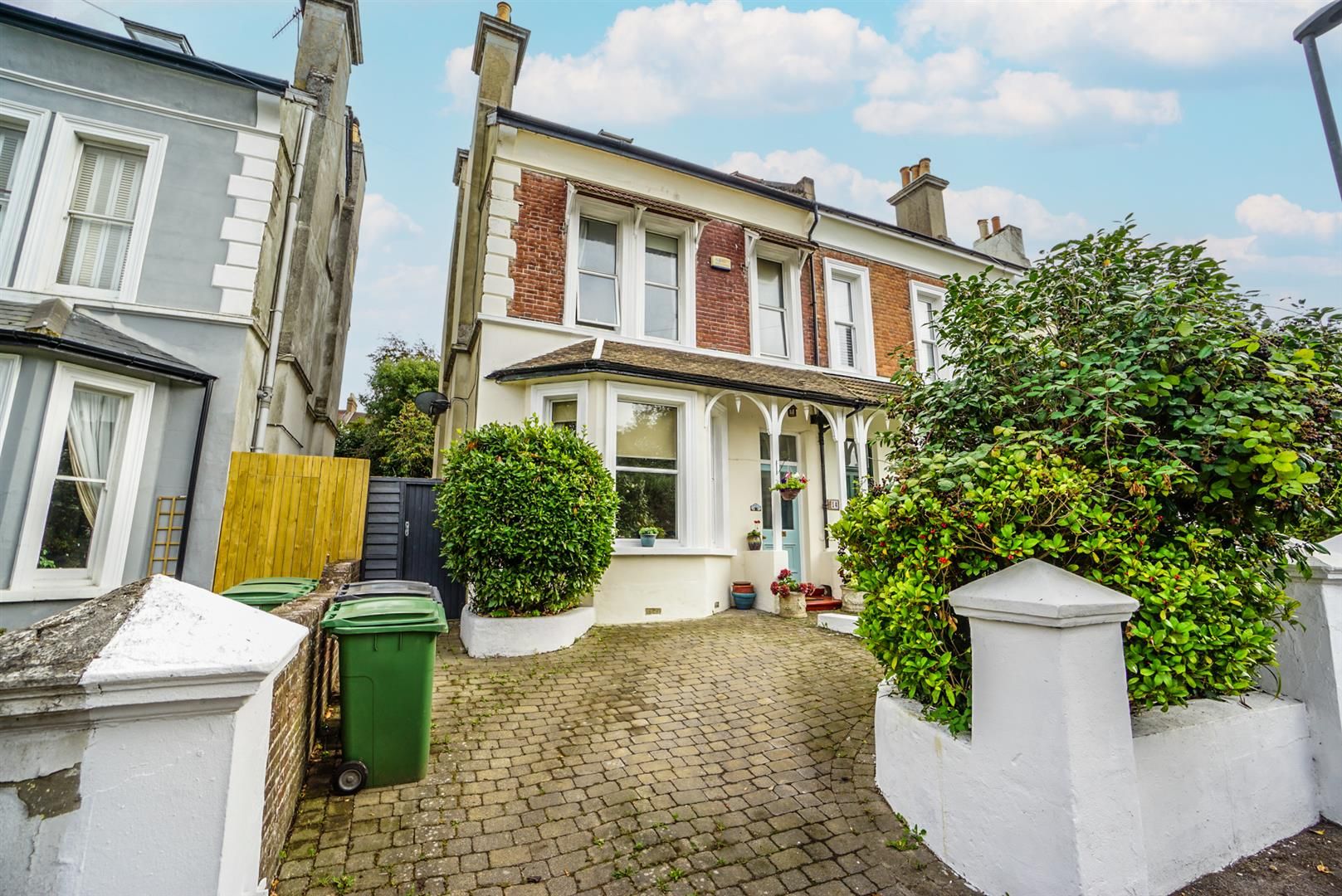 6 bed semidetached house for sale in Upper Park Road, St. LeonardsOn