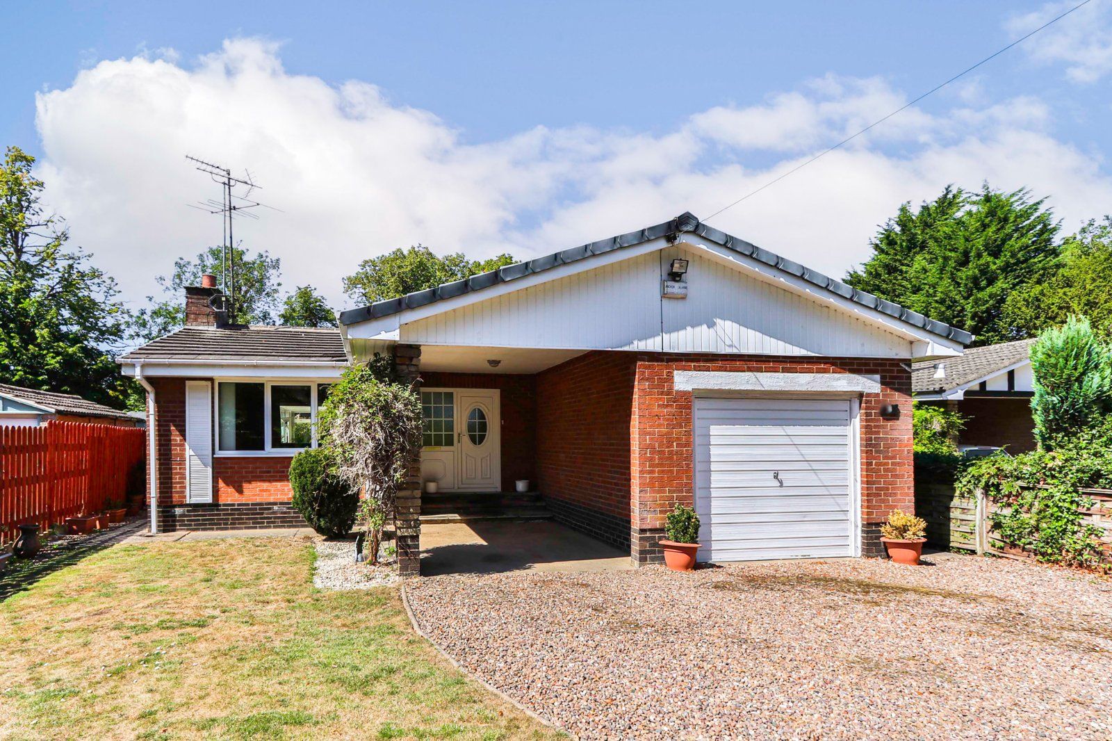 2 bed bungalow for sale in Dunswell Road, Cottingham, East Yorkshire
