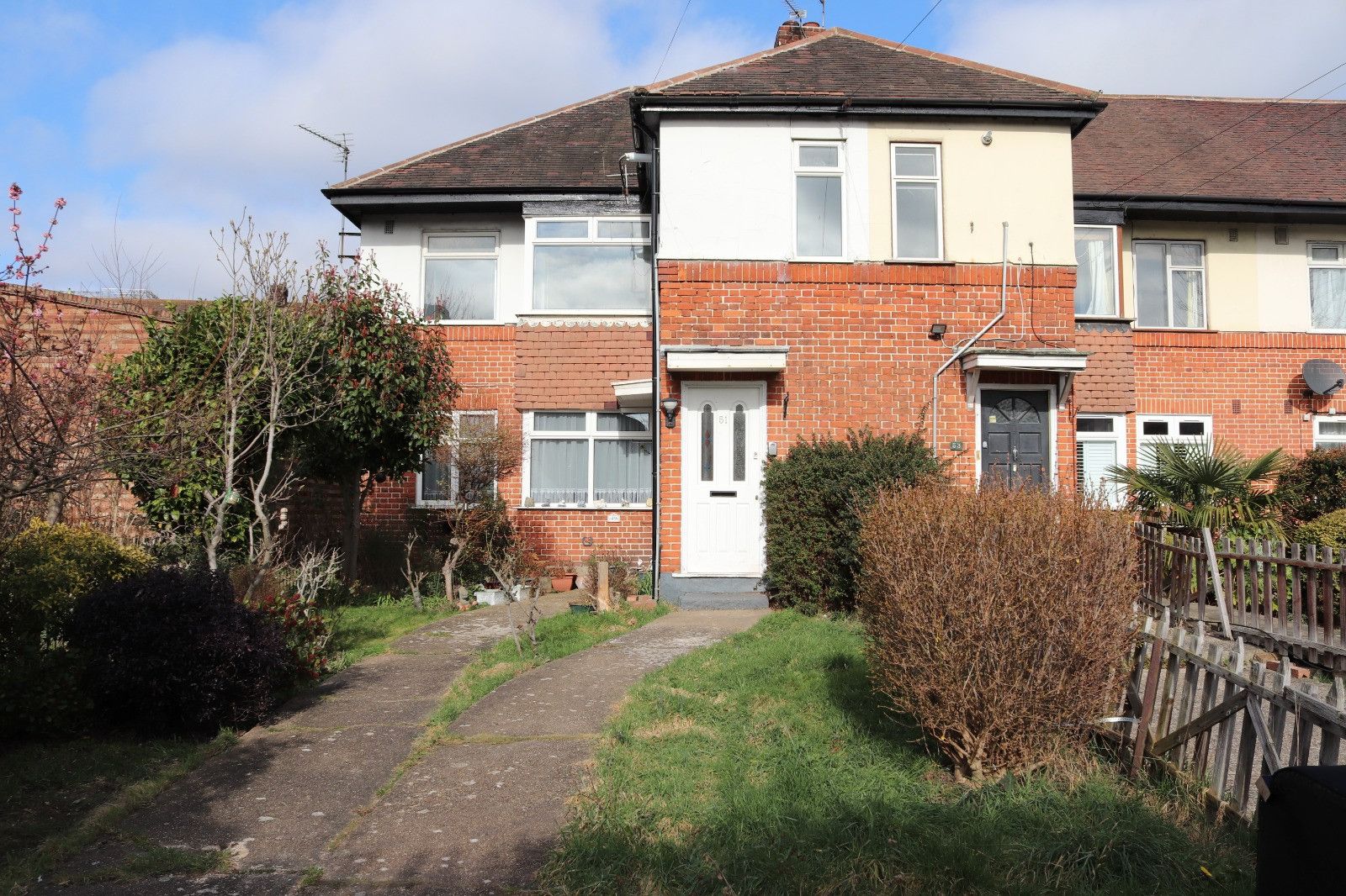 2 bed flat to rent in Grantham Gardens, Romford, Essex RM6 Zoopla