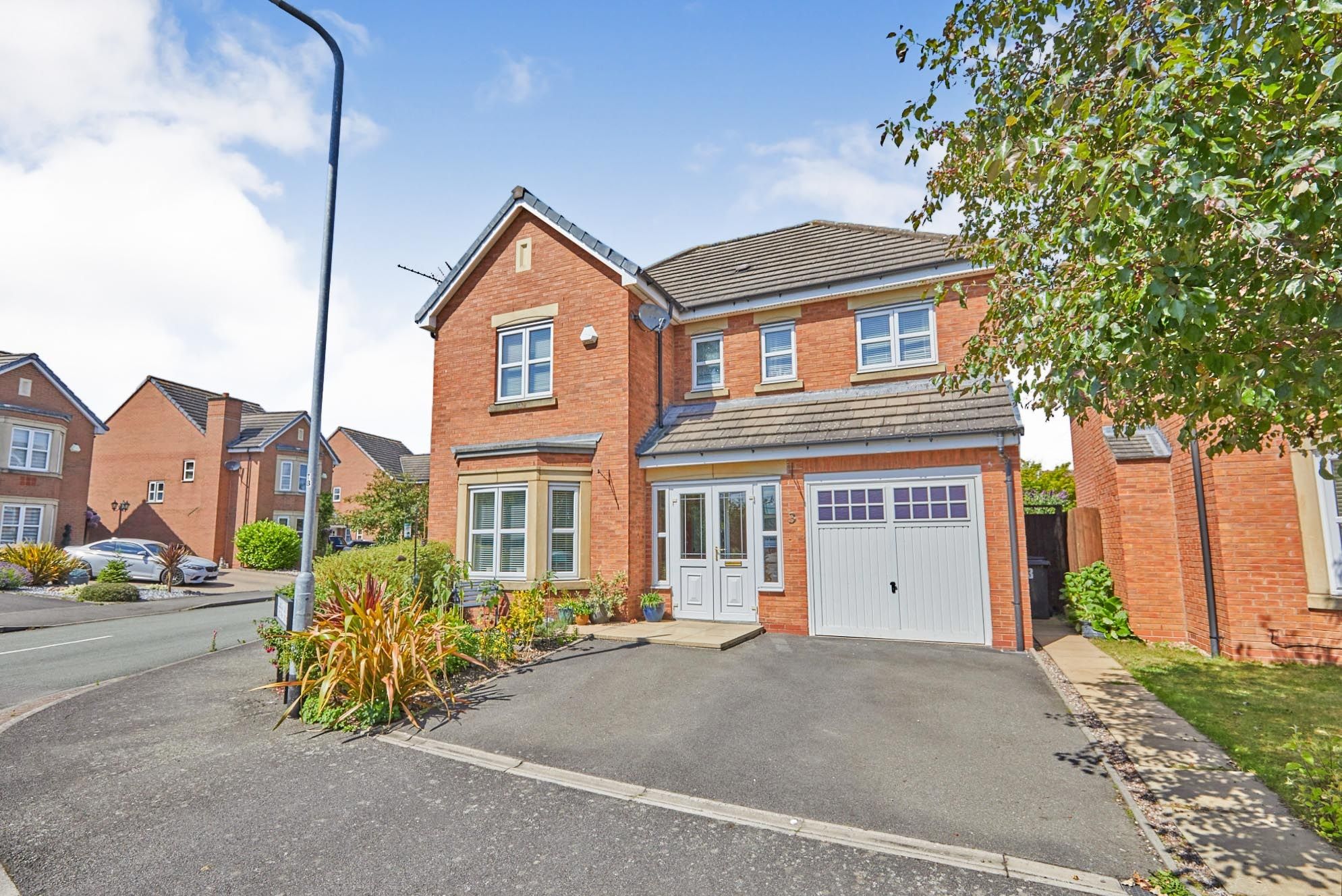 4 bed detached house for sale in Alderson Drive, Stretton, BurtonOn