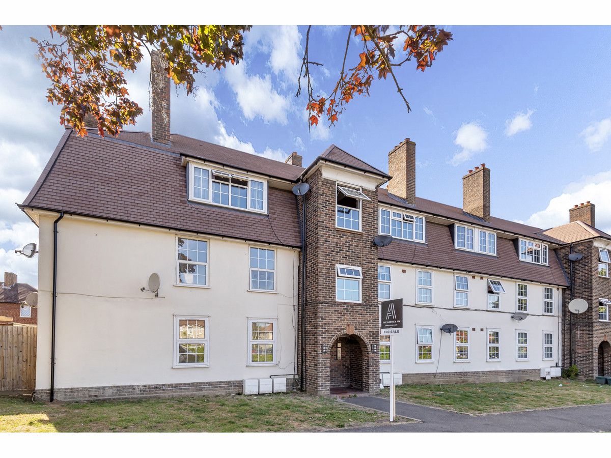 3 bed flat for sale in St. Helier Avenue, Morden SM4 Zoopla