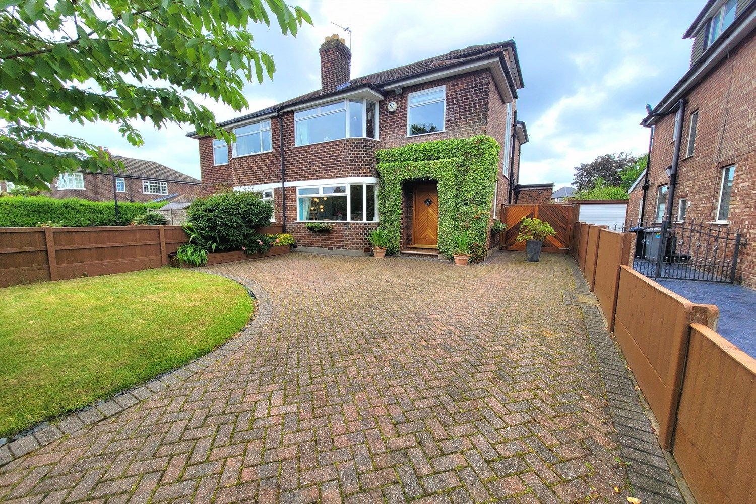 4 bed semidetached house for sale in Stockport Road, Timperley