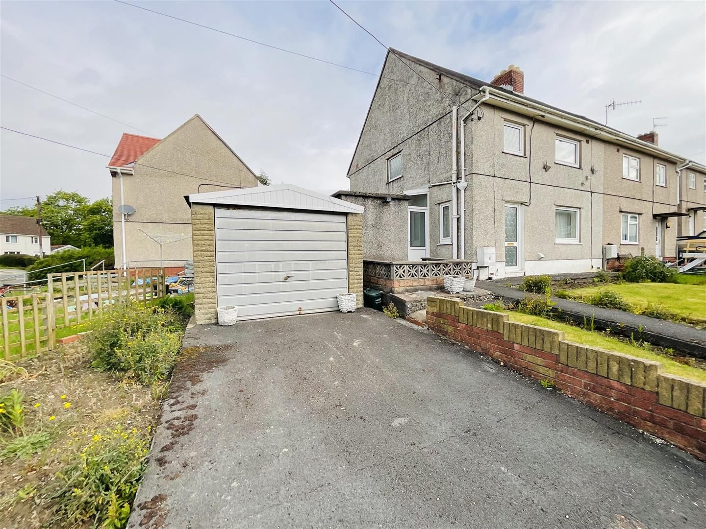 3 bed semidetached house for sale in Nantwen, Llwynhendy, Llanelli