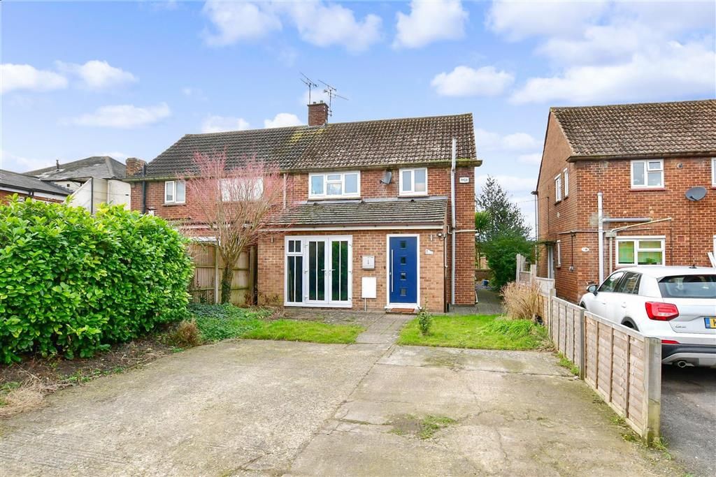 3 bed semidetached house for sale in Willow Crescent, Staplehurst