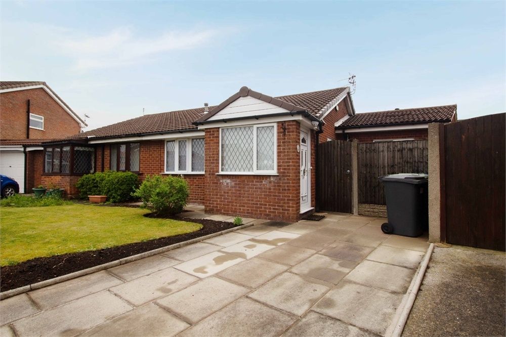 3 bed semidetached bungalow for sale in Redbourne Drive, Widnes