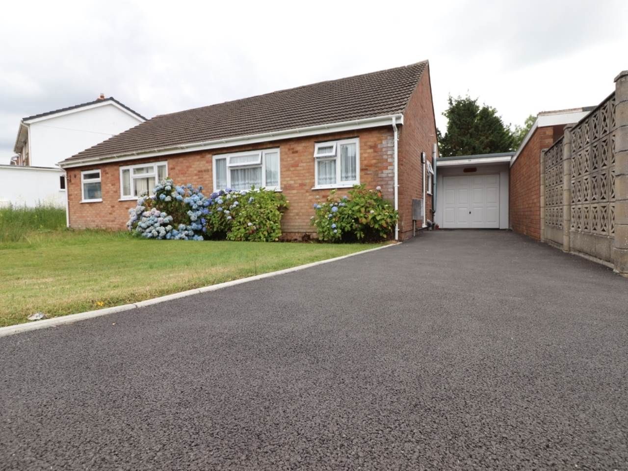 2 bed semidetached bungalow for sale in Rhoshendre, Waunfawr