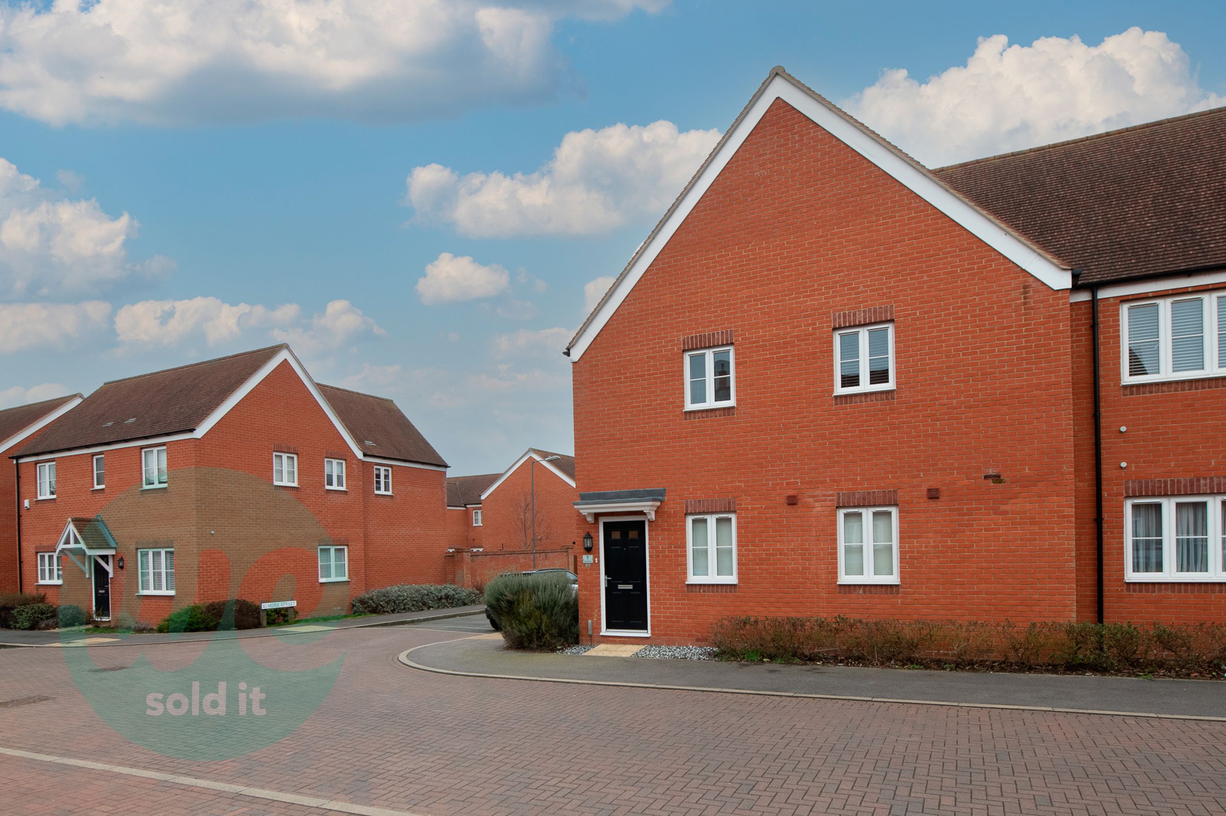 2 bed for sale in Cardinal Drive, Berryfields, Aylesbury