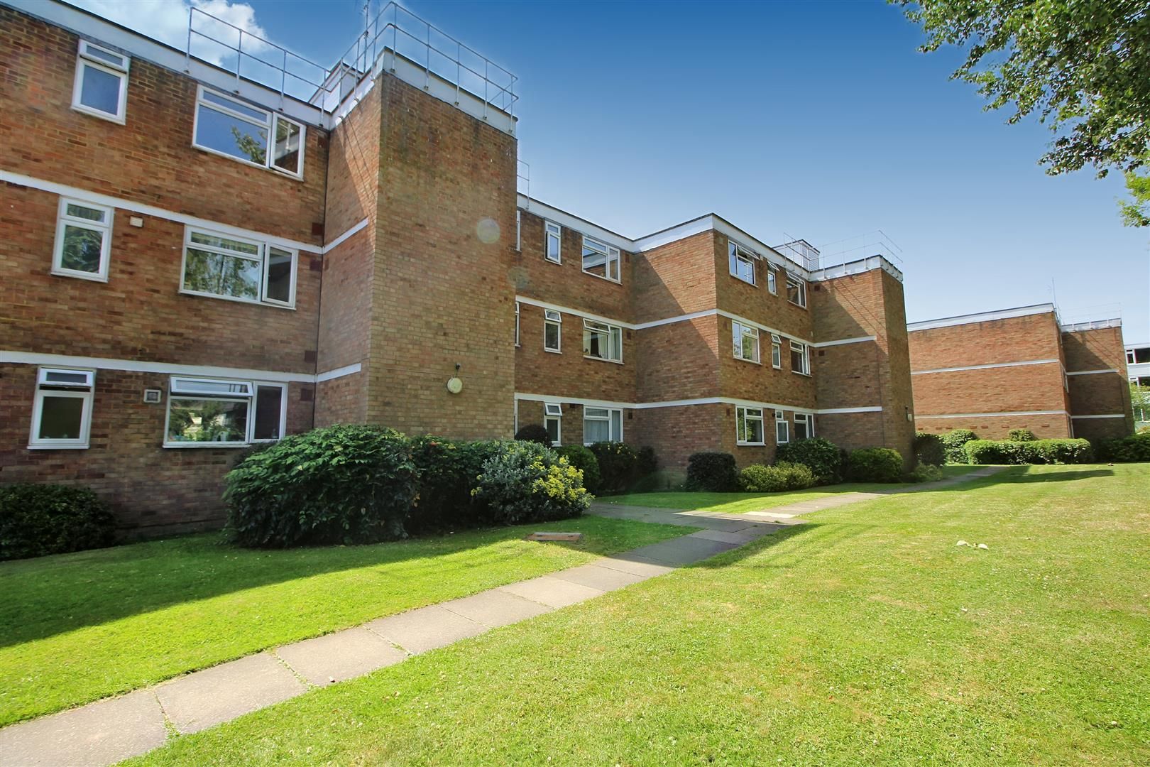 2 bed flat for sale in Holt Close, Elstree, Borehamwood WD6 Zoopla