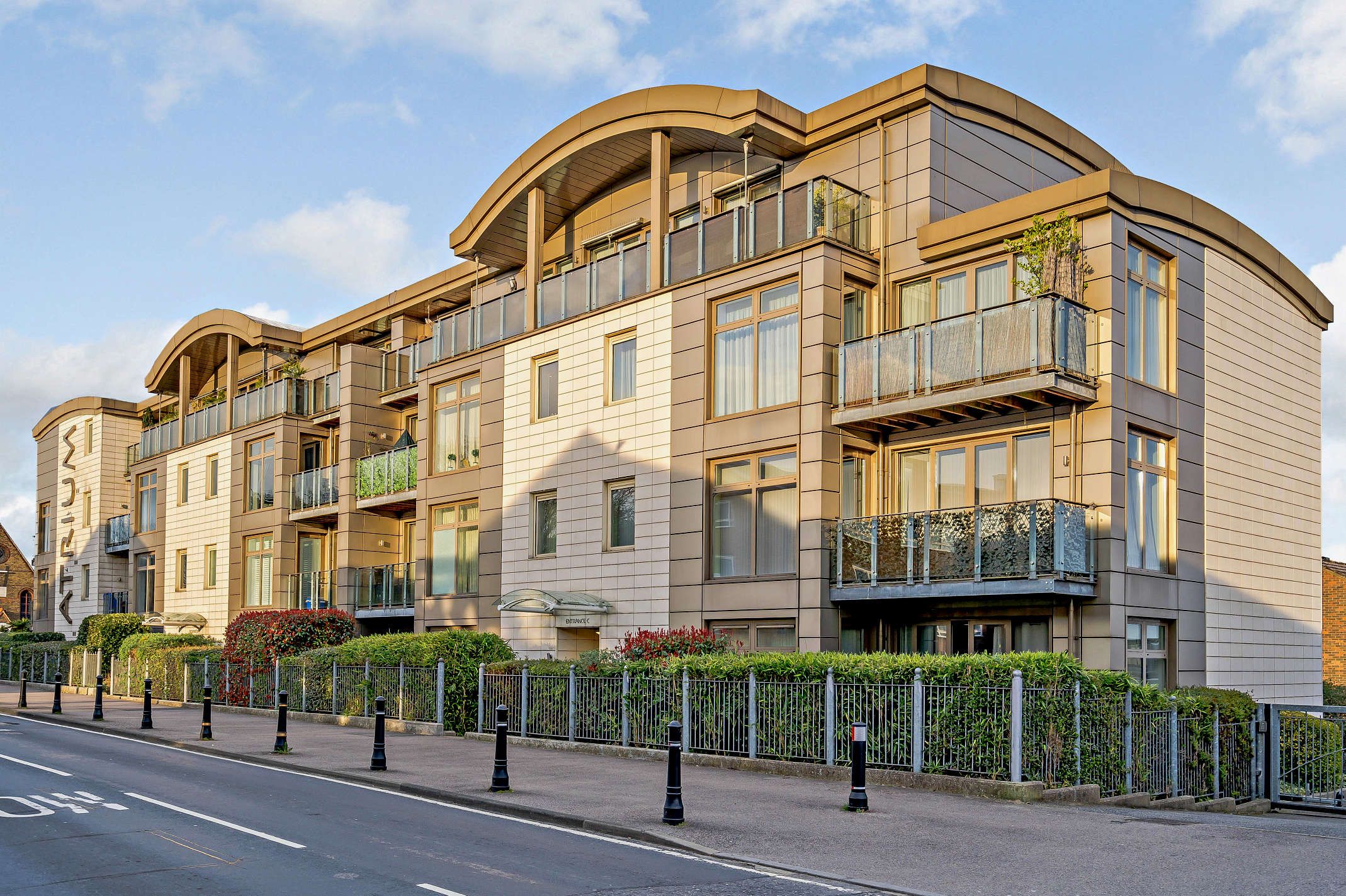 2 bed flat for sale in Lower Queens Road, Buckhurst Hill IG9 Zoopla