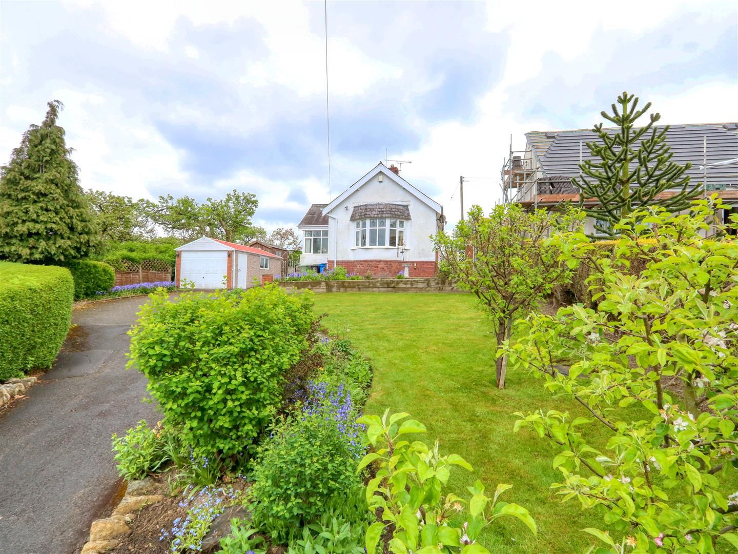 2 bed detached bungalow for sale in Brimington Road, Tapton