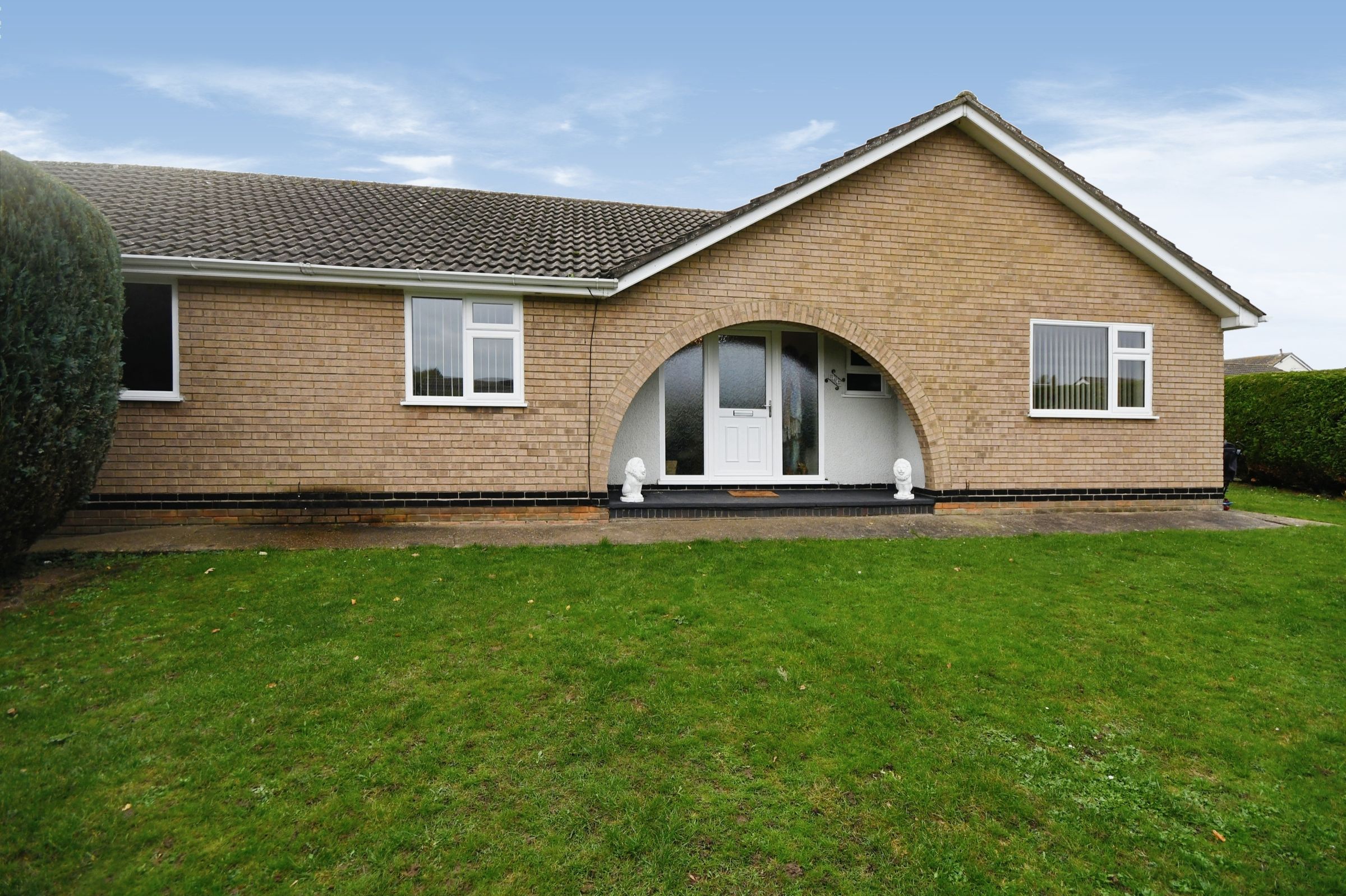 4 bed bungalow for sale in Chestnut Drive, Sudbrooke, Lincoln LN2 Zoopla