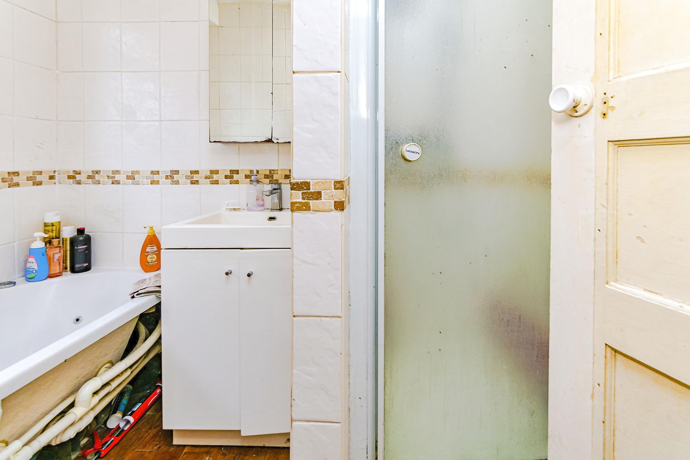 3 bed semidetached house for sale in Stoneleigh Park Avenue, Shirley