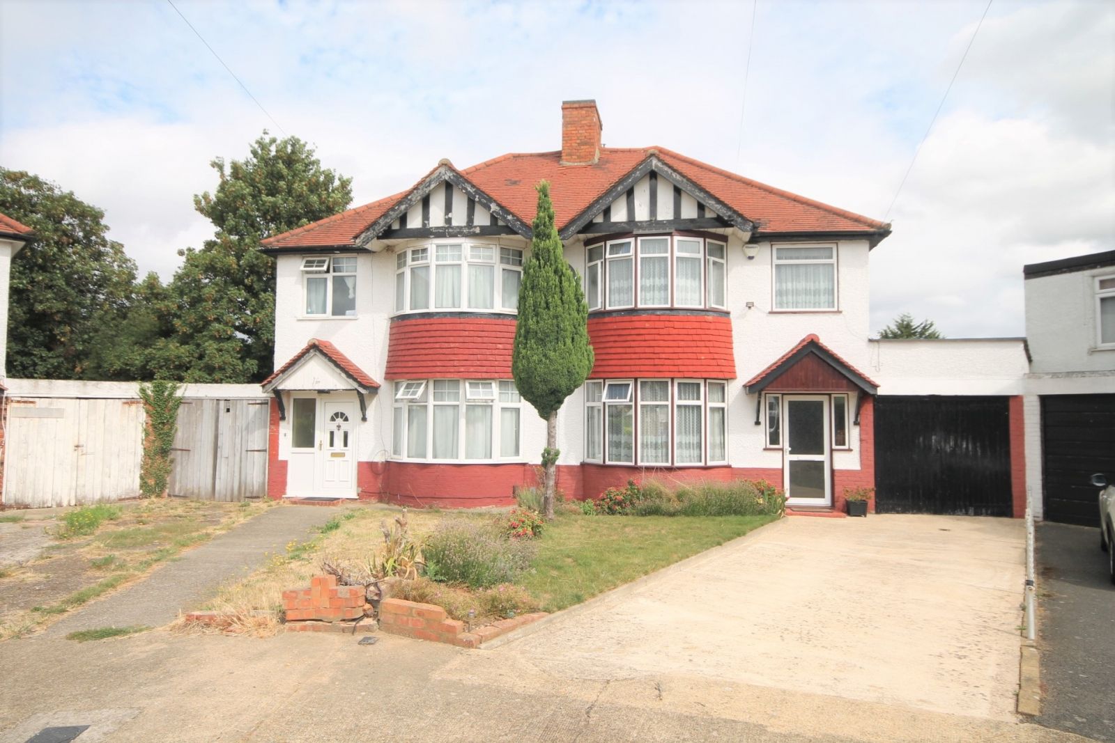 3 bed semidetached house for sale in Candover Close, Harmondsworth