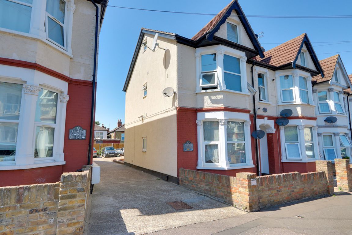 1 bed flat for sale in Silverdale Avenue, WestcliffOnSea SS0 Zoopla