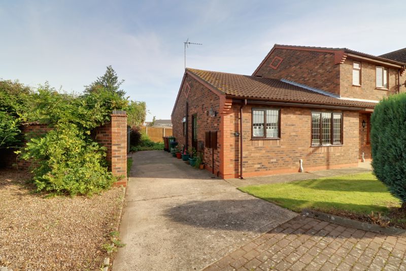 2 bed bungalow for sale in Hadleigh Green, Burringham, Scunthorpe DN17