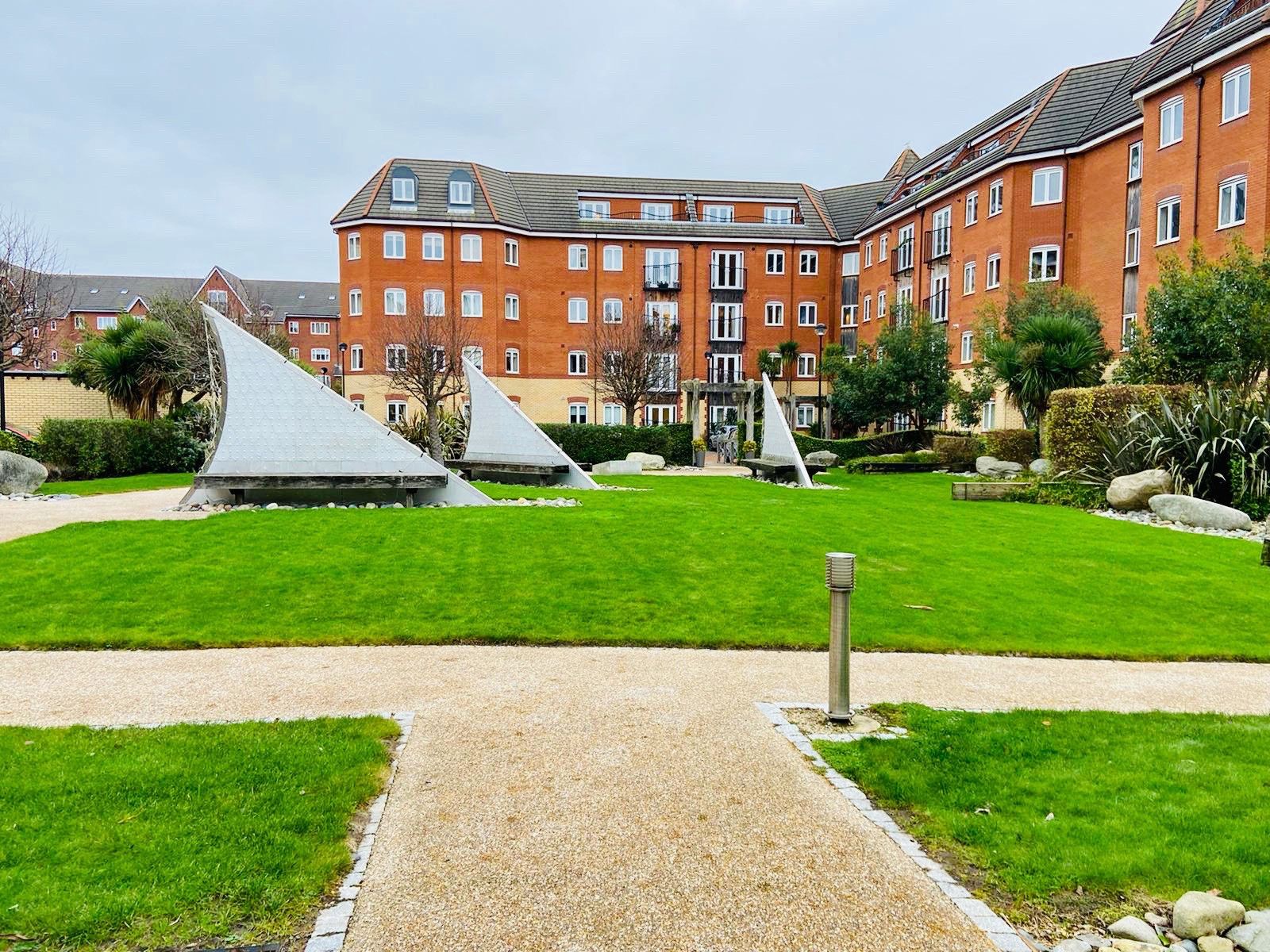 Stunning Riverside Development, Quebec Quay L3  