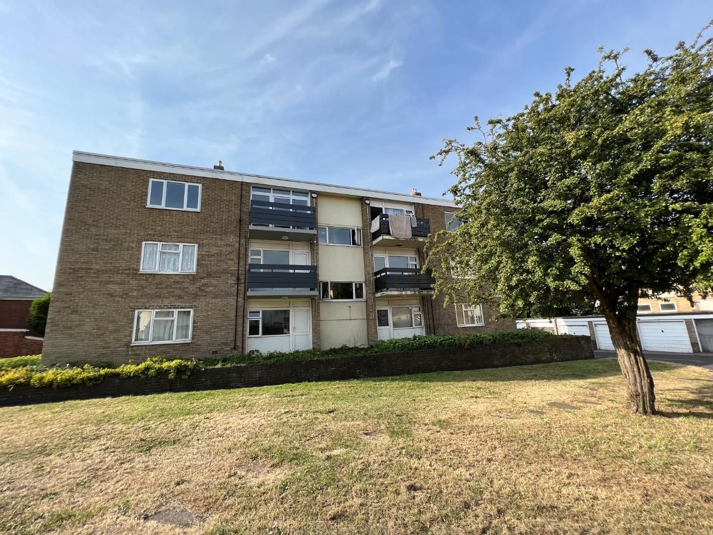 2 bed flat to rent in Tansley Court, Highfield Lane, Chesterfield