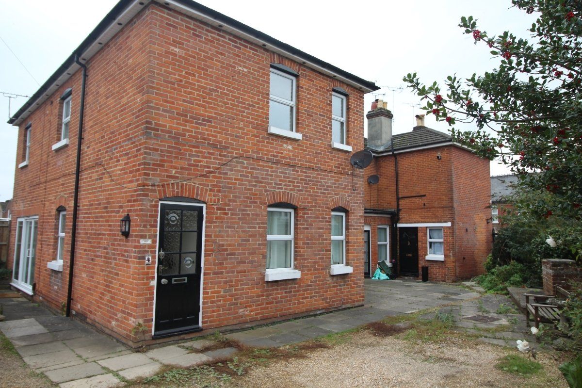 2 bed flat to rent in Winchester Road, Romsey, Hampshire SO51 Zoopla