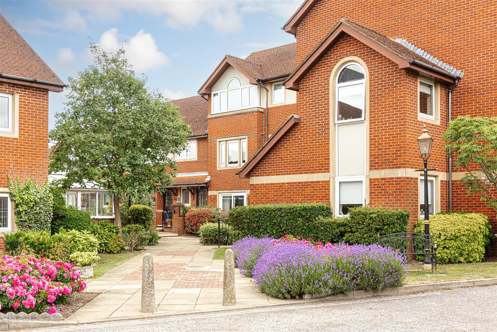 2 bed flat for sale in Alma Road, Reigate RH2 Zoopla