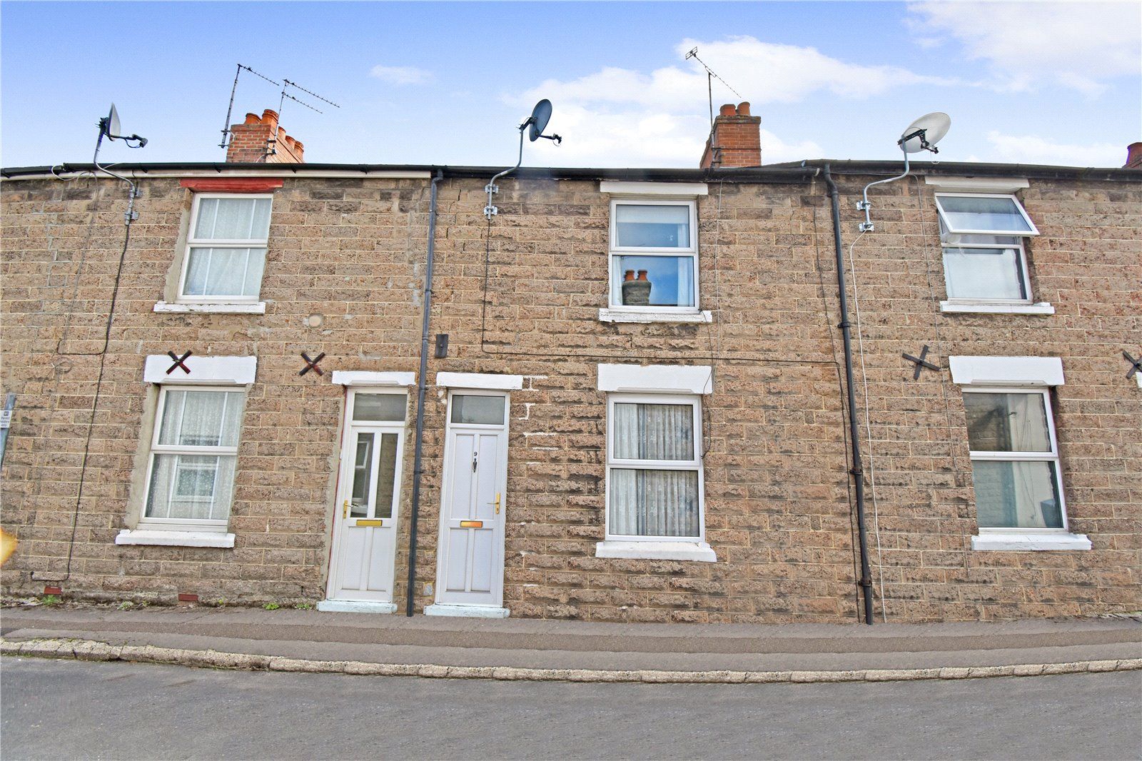 2 bed terraced house to rent in St Nicholas Road, Newbury, Berkshire