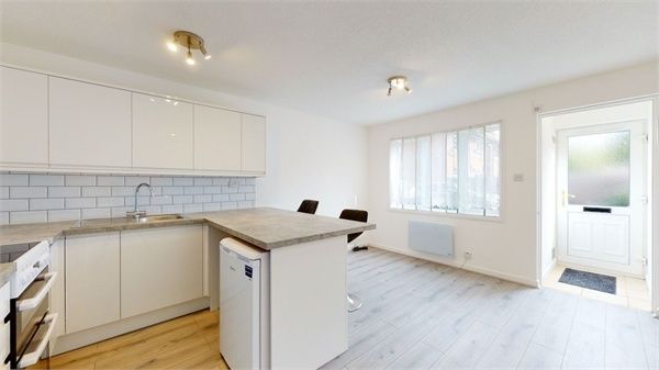 Weavers Close, Isleworth, Middlesex TW7  