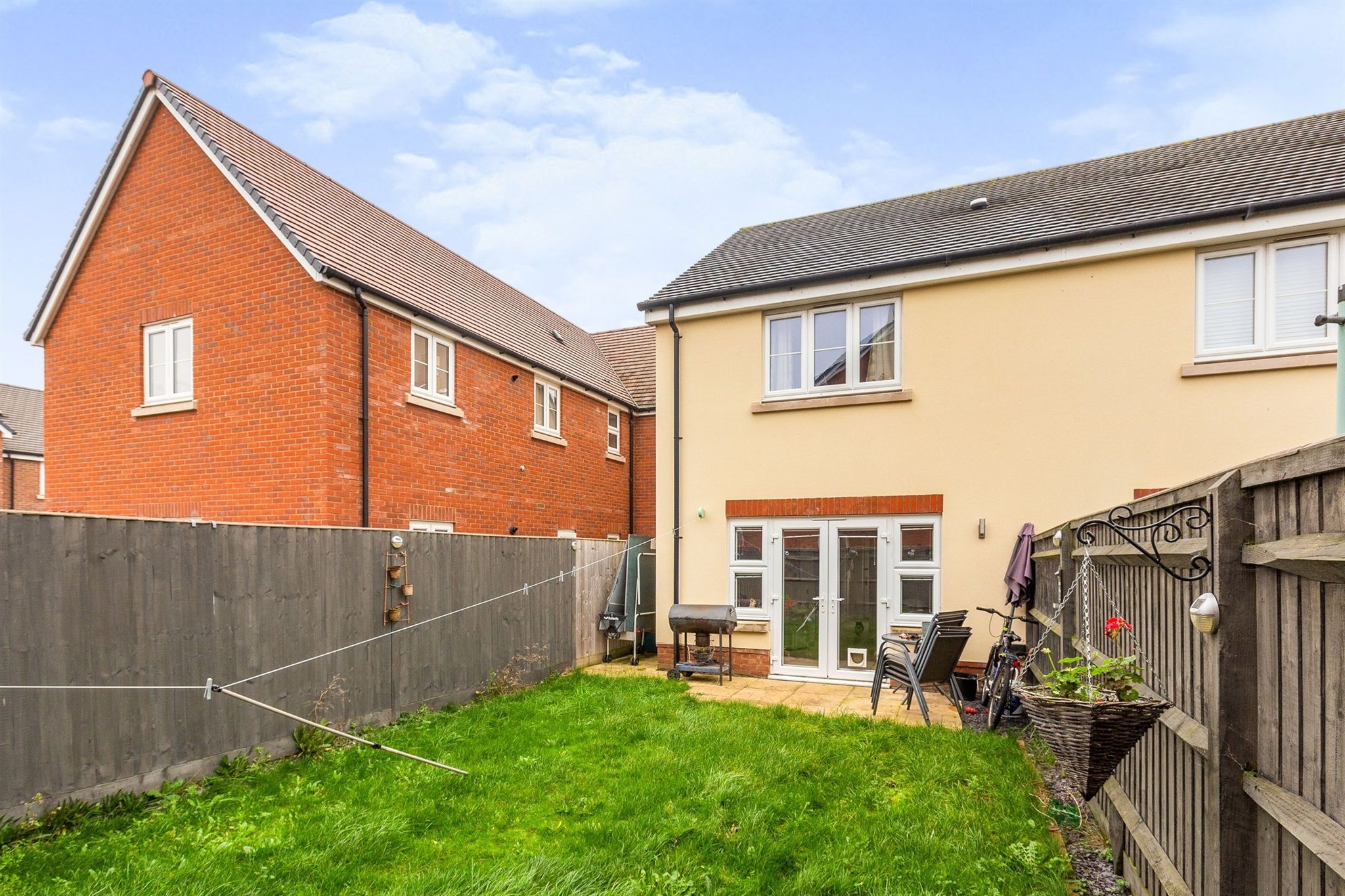 2 bed end terrace house for sale in Millway Furlong, Haddenham