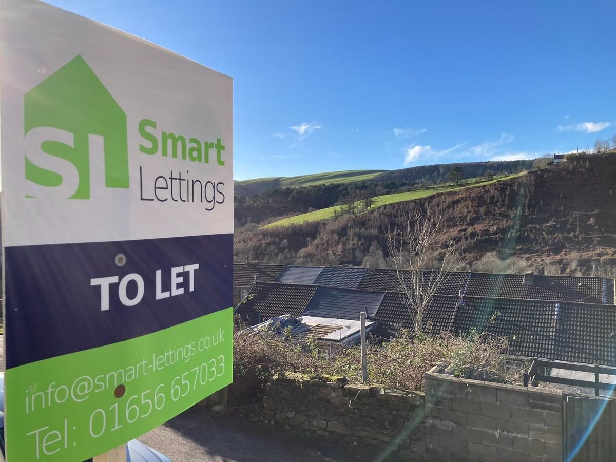 2 bed terraced house to rent in Lower Church Street, Pontycymer