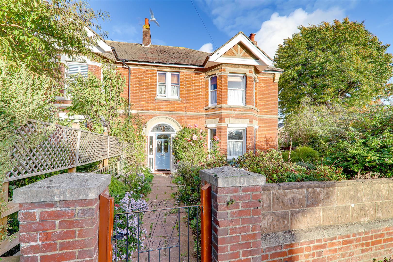 4 bed semidetached house for sale in Forest Road, Broadwater, Worthing