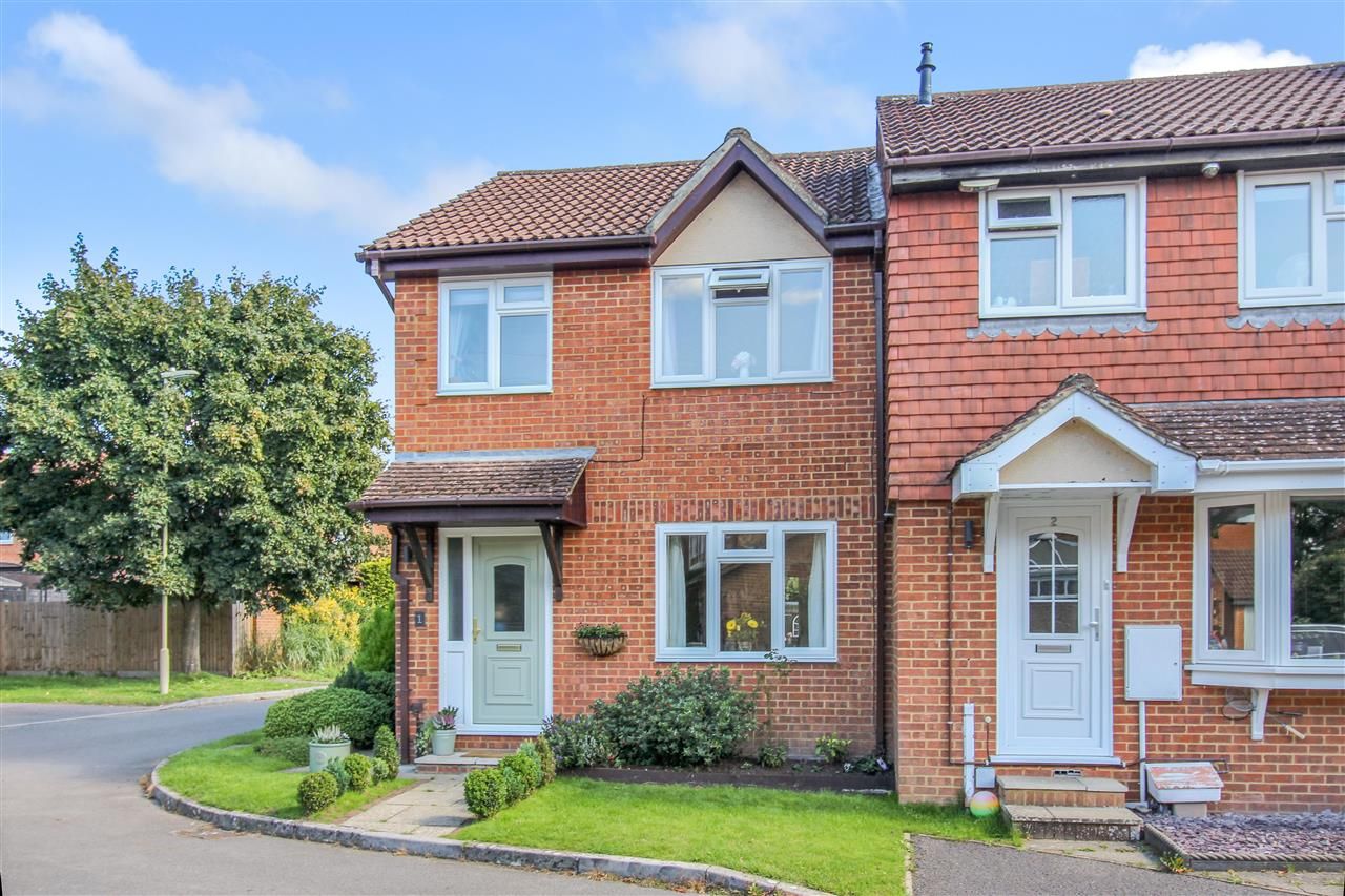 3 bed end terrace house for sale in Juniper Close, Whitehill, Bordon