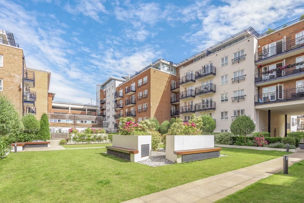 2 bed flat for sale in Bramber House, Royal Quarter, Kingston Upon