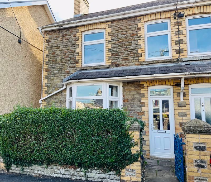 3 bed semidetached house to rent in High Street, HeolYCyw, Bridgend