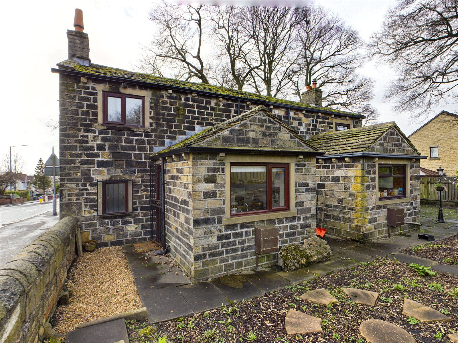 2 bed semidetached house for sale in Cleckheaton Road, Low Moor