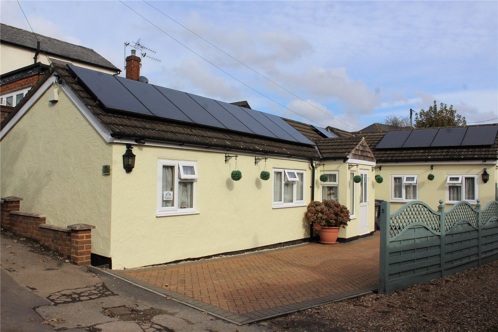 Folly Lane North, Farnham GU9  