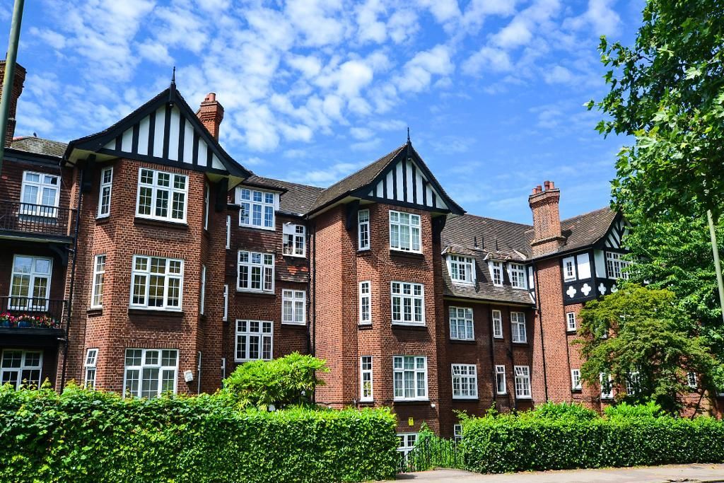 3 bed flat for sale in Moreland Court, Finchley Road, Childs Hill
